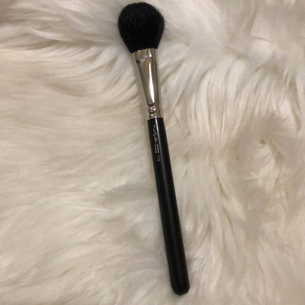 MAC cosmetics brush 116